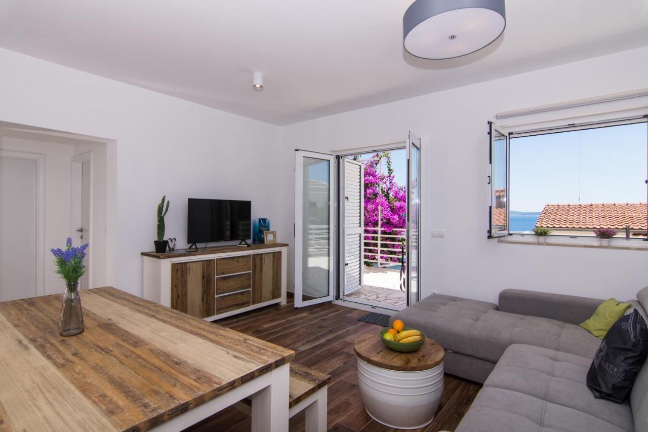 Apartment Lumini *